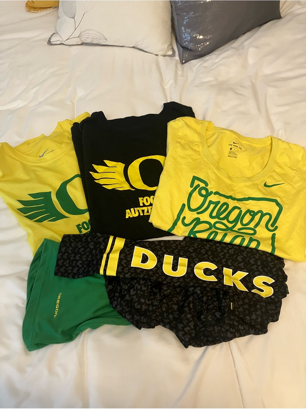 Nike Oregon Ducks Shorts Women's M/L Apparel Bundle